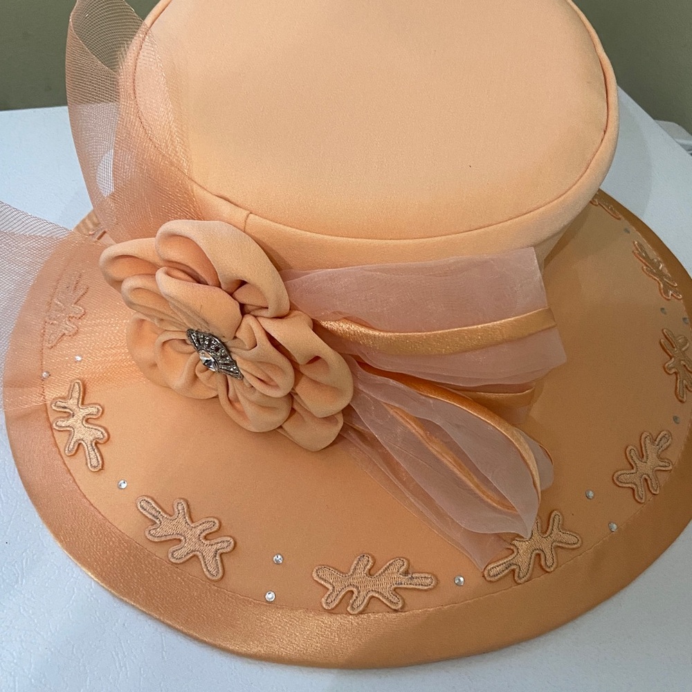 Gorgeous Church / Dress Hat by Lisa Rene’ - Picture 9 of 10